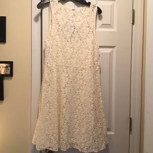 Sleeveless lace summer dress
